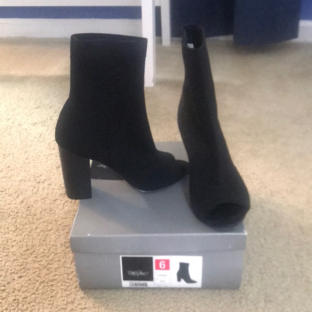 🌸NEW🌸 Mossimo Peek a boo Sock like High Heels